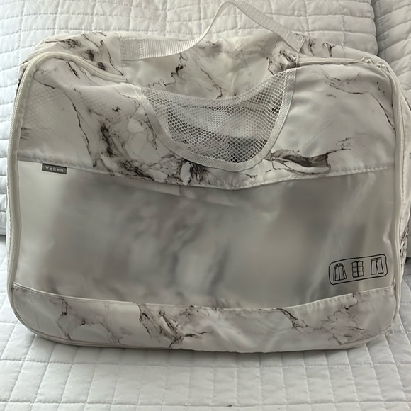 5 Piece Veken Grey & White Marble Packing Cube & Laundry Bag Set-Gently Traveled - Picture 1 of 6